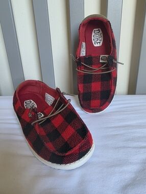 Hey Dude Kids Red & Black Buffalo Plaid Slip-On Sneakers Size Youth Toddler 2